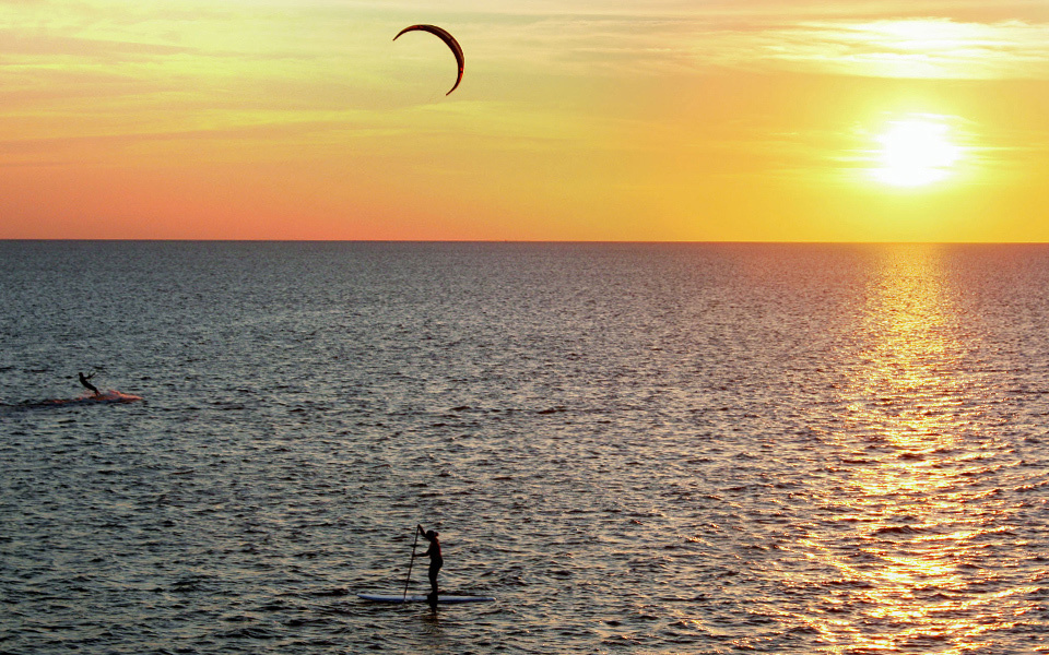 Experiences Soundfront Box3 Kite And Paddleboarders 960X600 351K
