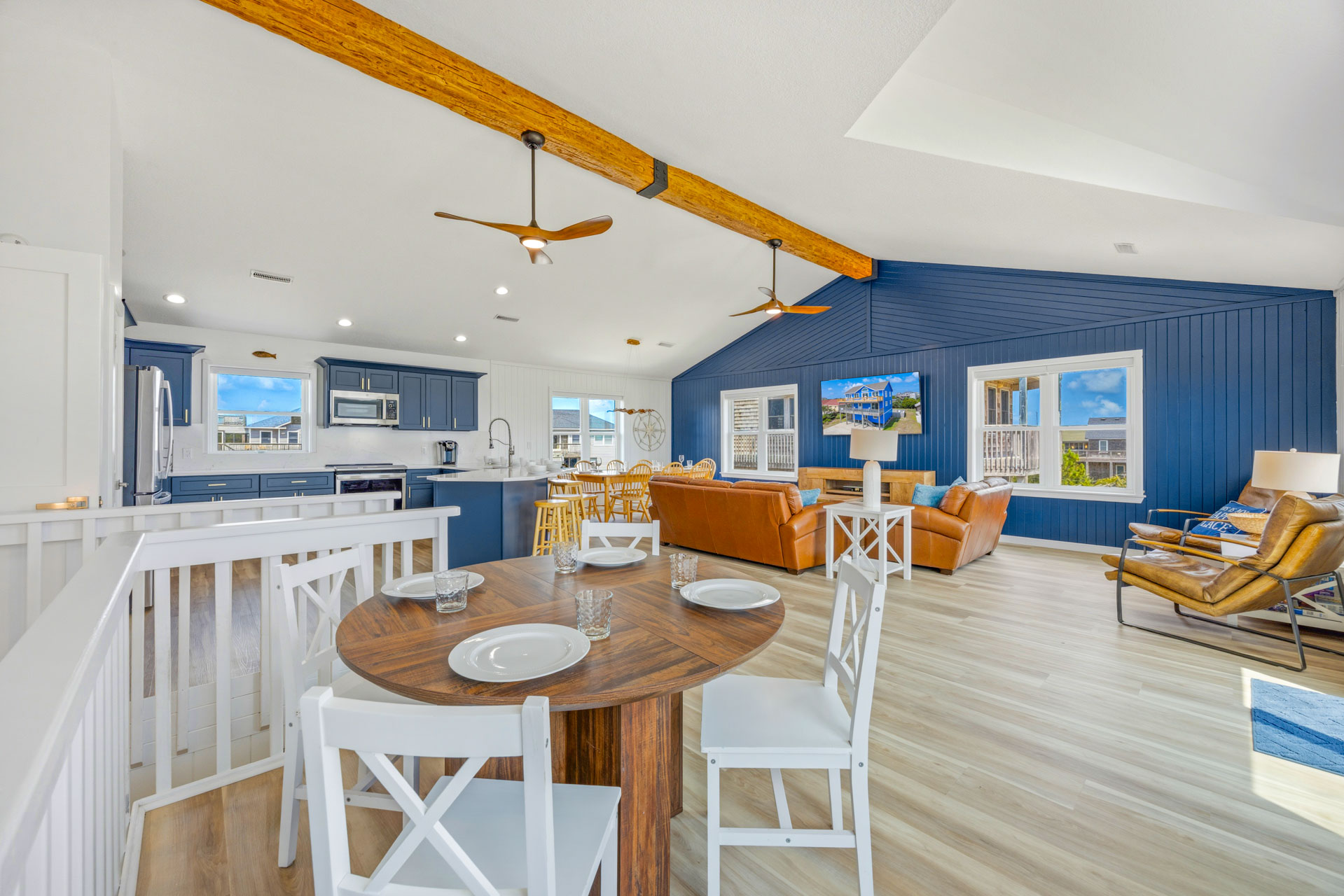 Surf Or Sound Realty 1245 Blue Wahoo Dining Area 1