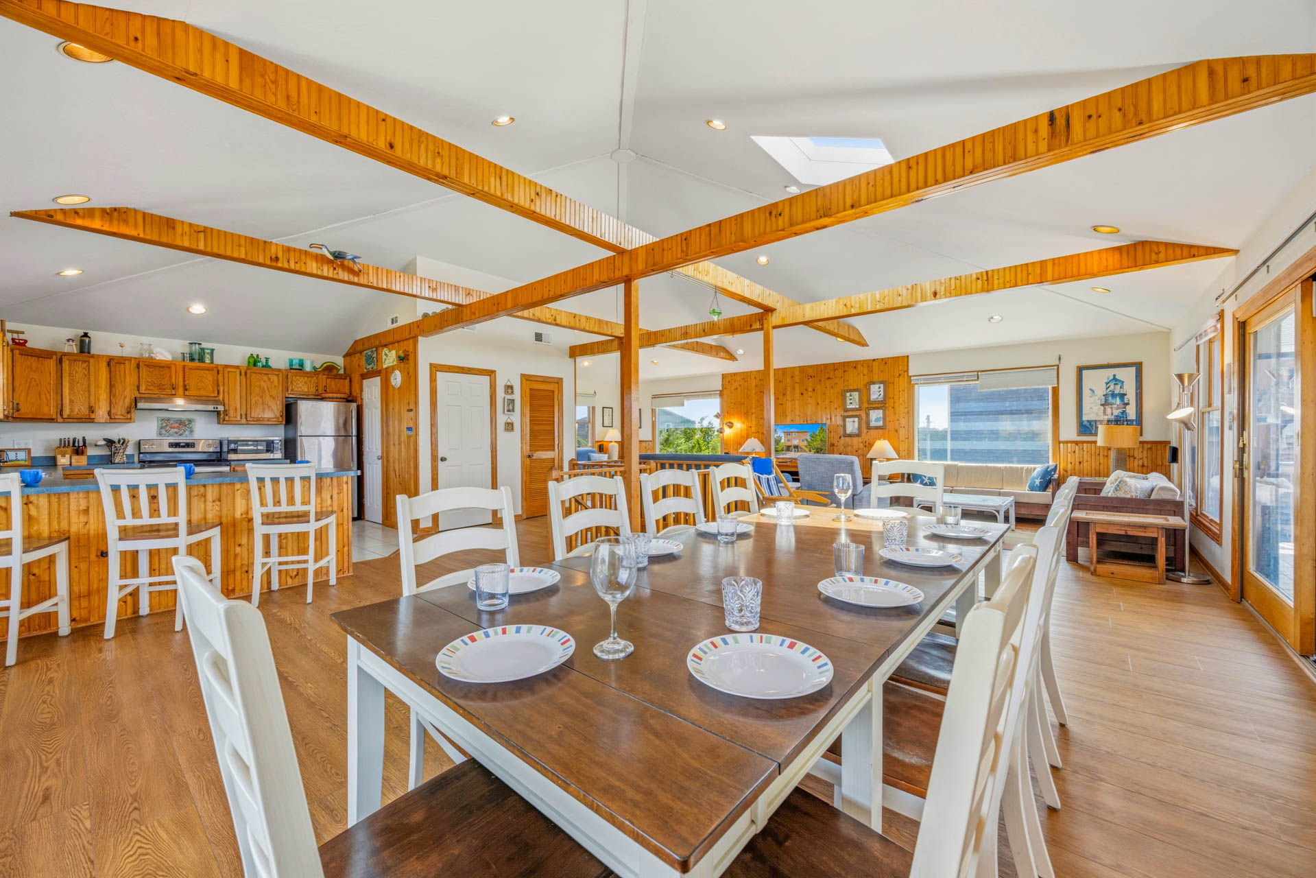 Surf Or Sound Realty 824 Sun Kist Dining Area 2