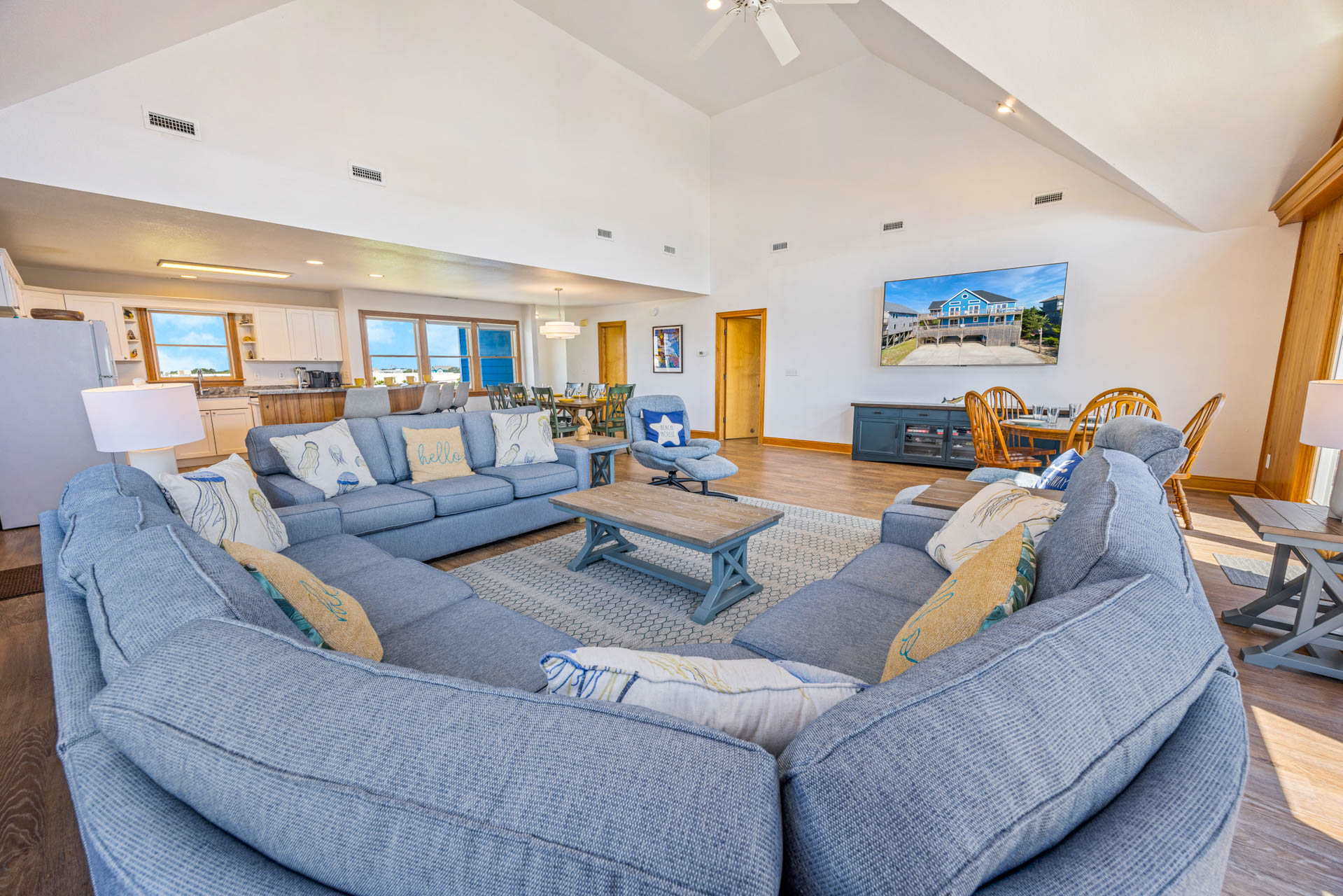 Surf Or Sound Realty 1129 Sea Queen Great Room 5
