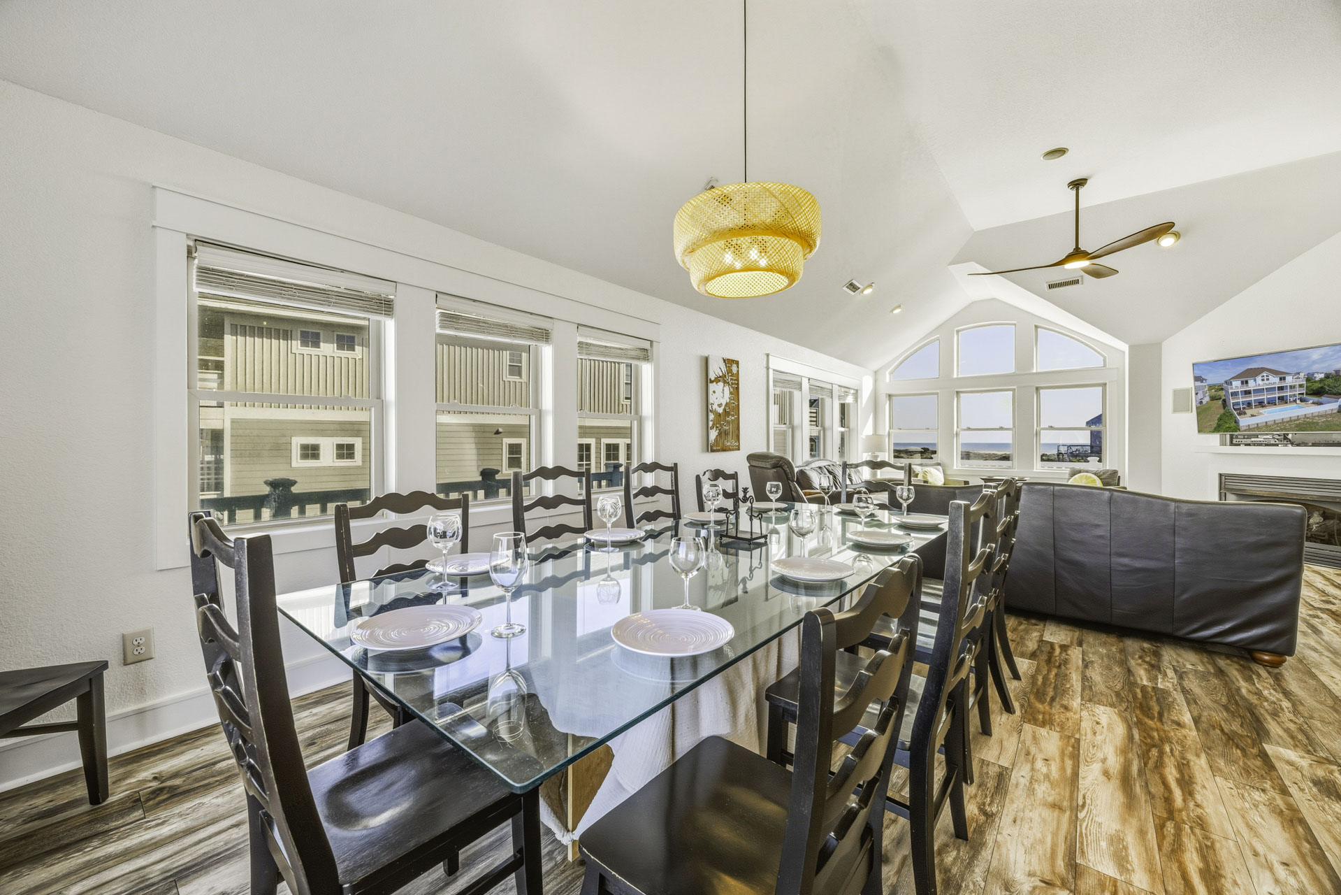 Surf Or Sound Realty 1156 Lemonade Dining Area 4