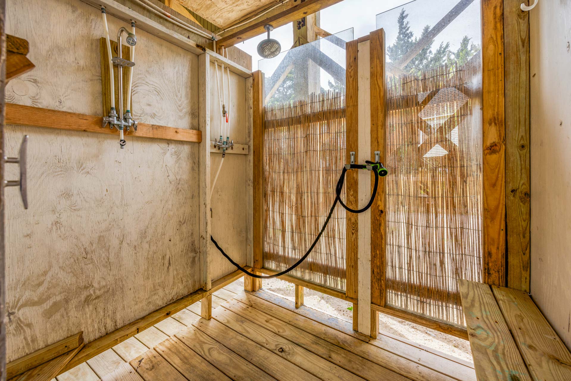 Surf Or Sound Realty 960 Osprey Outdoor Shower