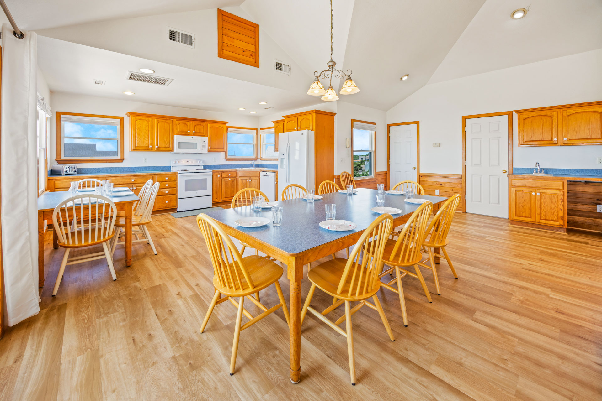 Surf Or Sound Realty 971 Sea Skeet Dining Area 2