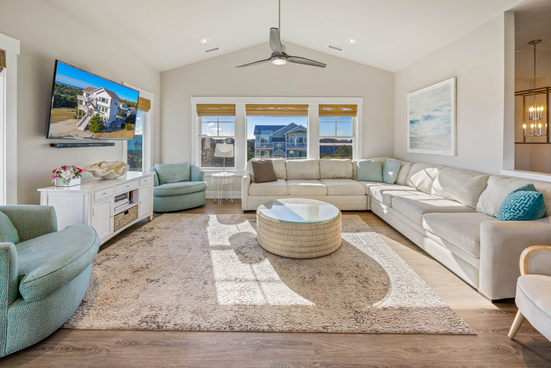 Surf Or Sound Realty 1219 Lunasea Great Room 2