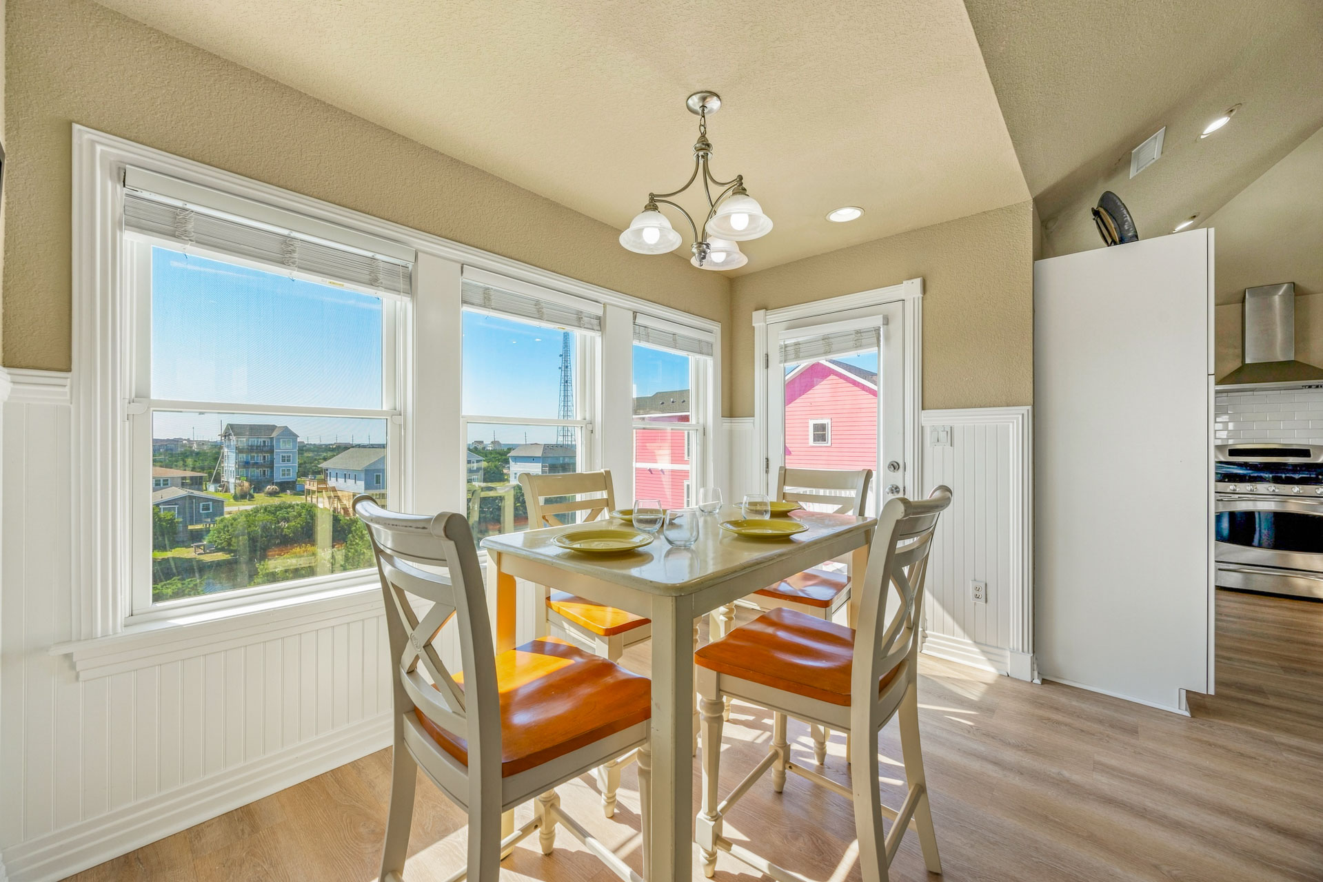 Surf Or Sound Realty 569 Cape Winds Dining Area 3