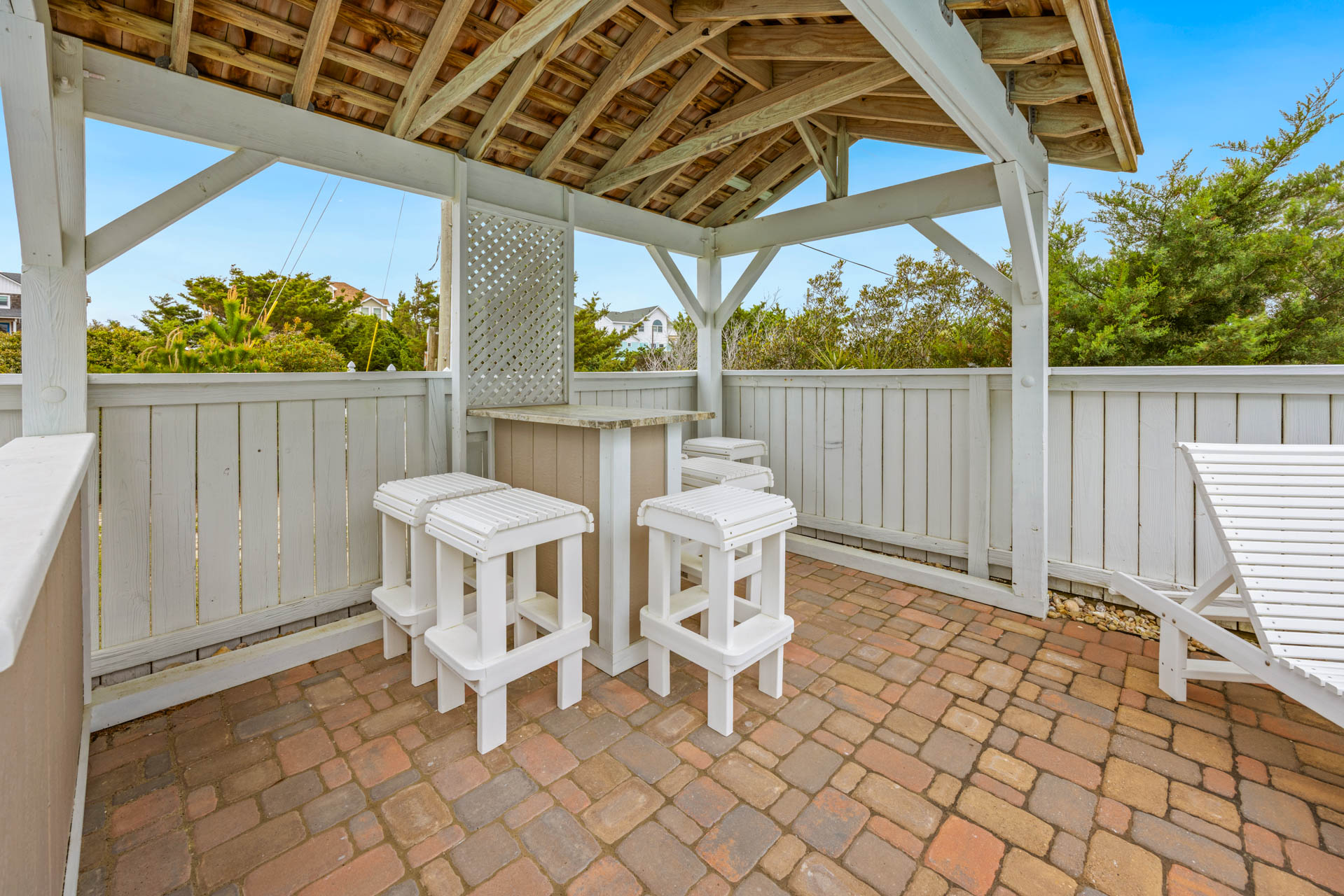 Surf Or Sound Realty 638 The Hatteras House Pool Area 2