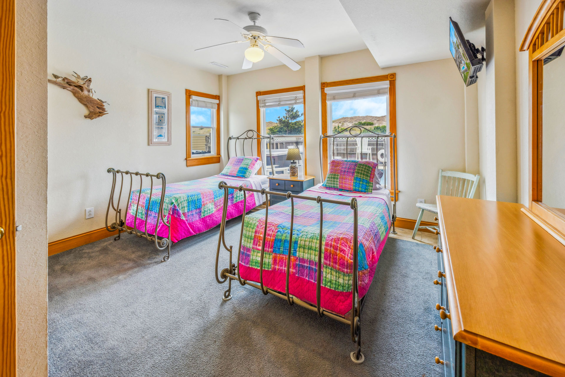 Surf Or Sound Realty 594 Hatteras Escape Bedroom 7