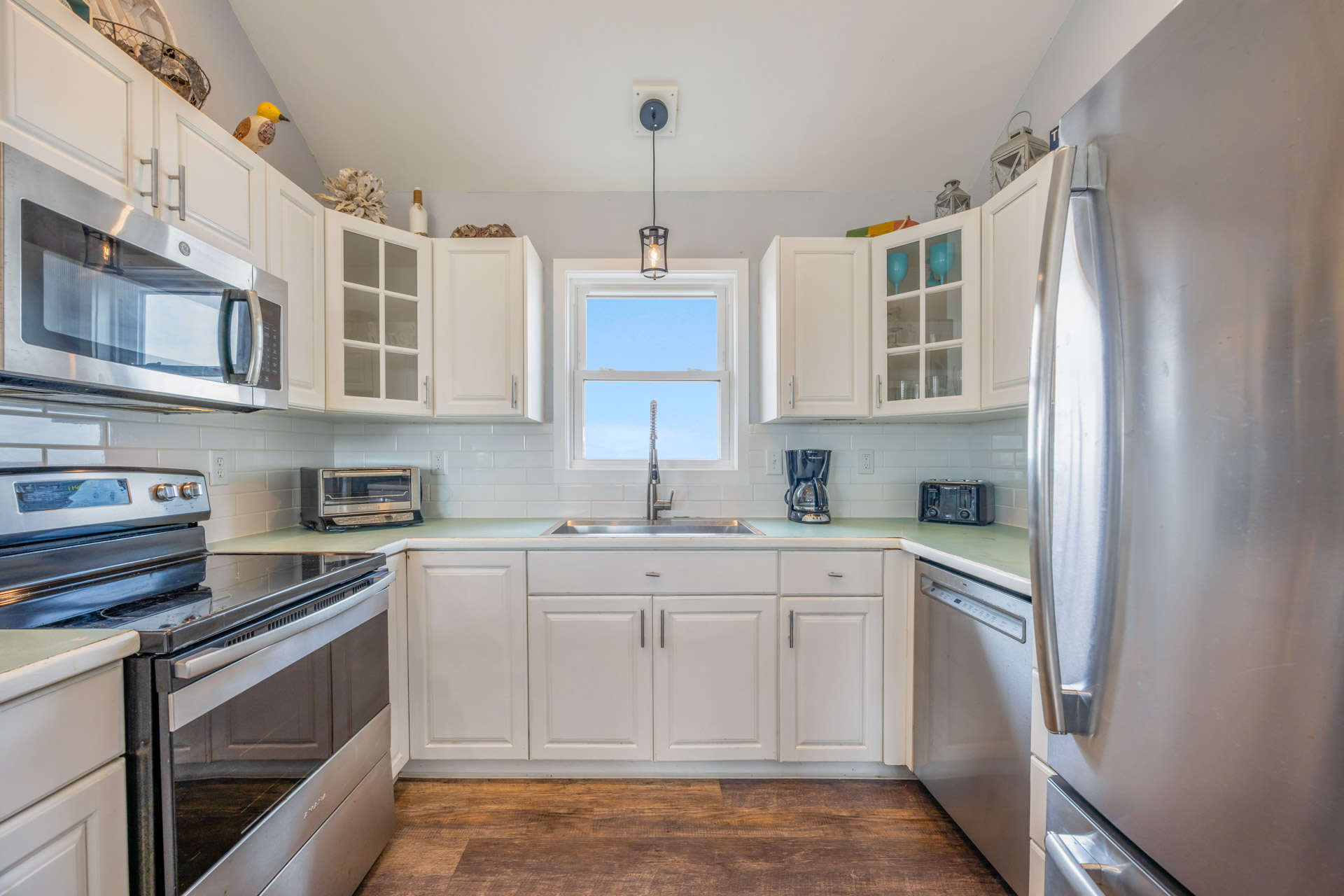 Surf Or Sound Realty 506 Sounds Frisky Kitchen 3