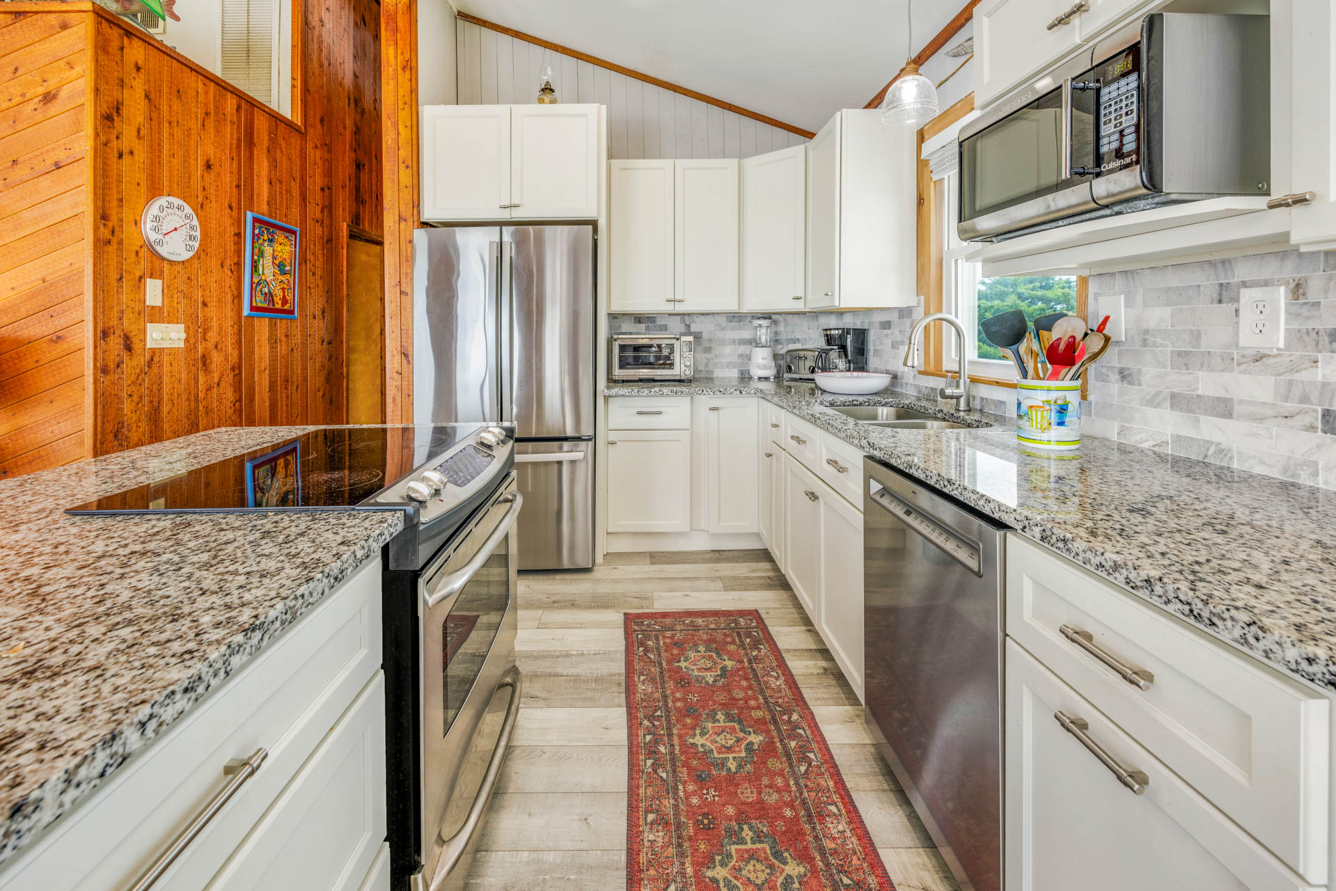 Surf Or Sound Realty 276 Penguin Point Kitchen 2