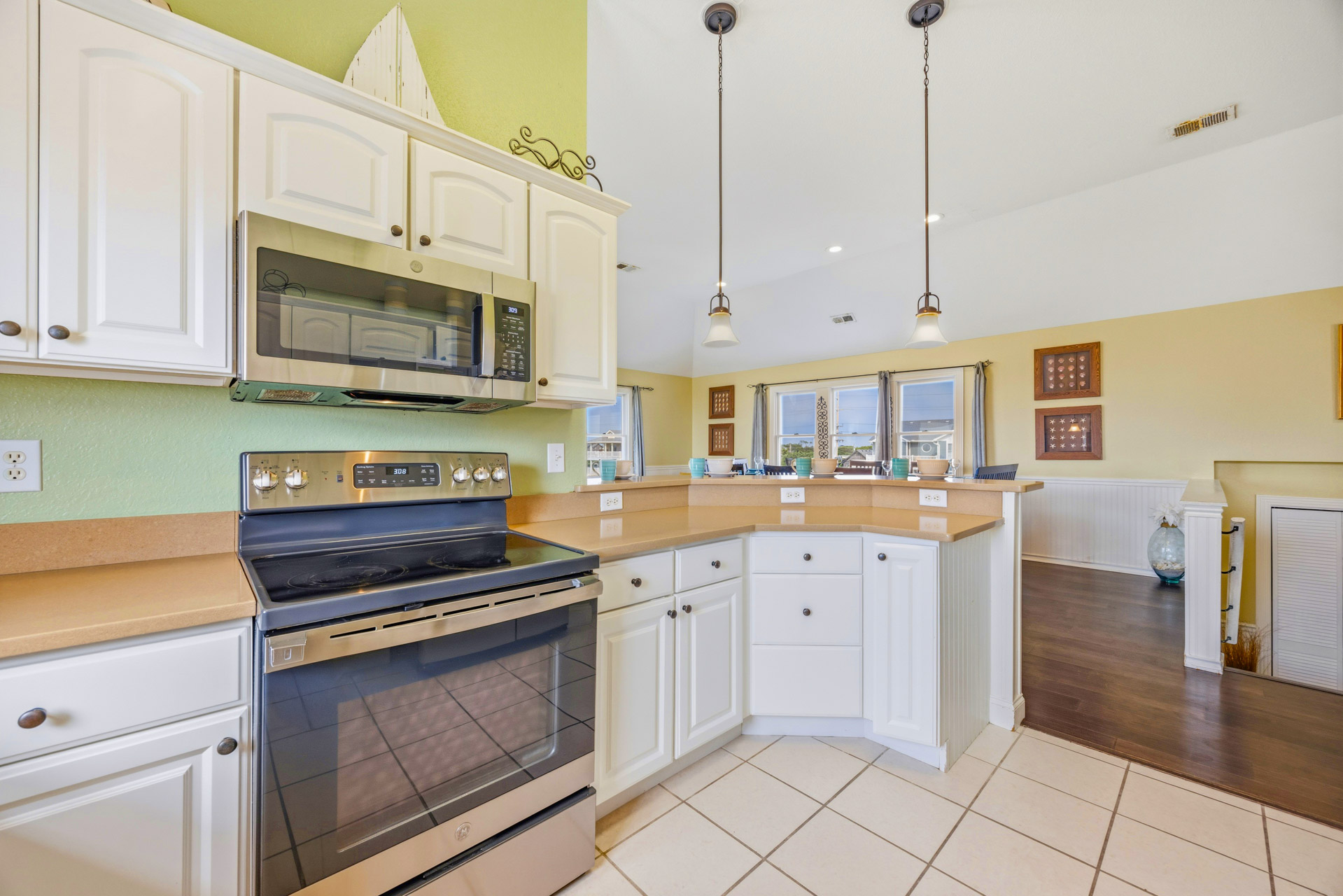 Surf Or Sound Realty 926 Dreamer's Landing Kitchen 4