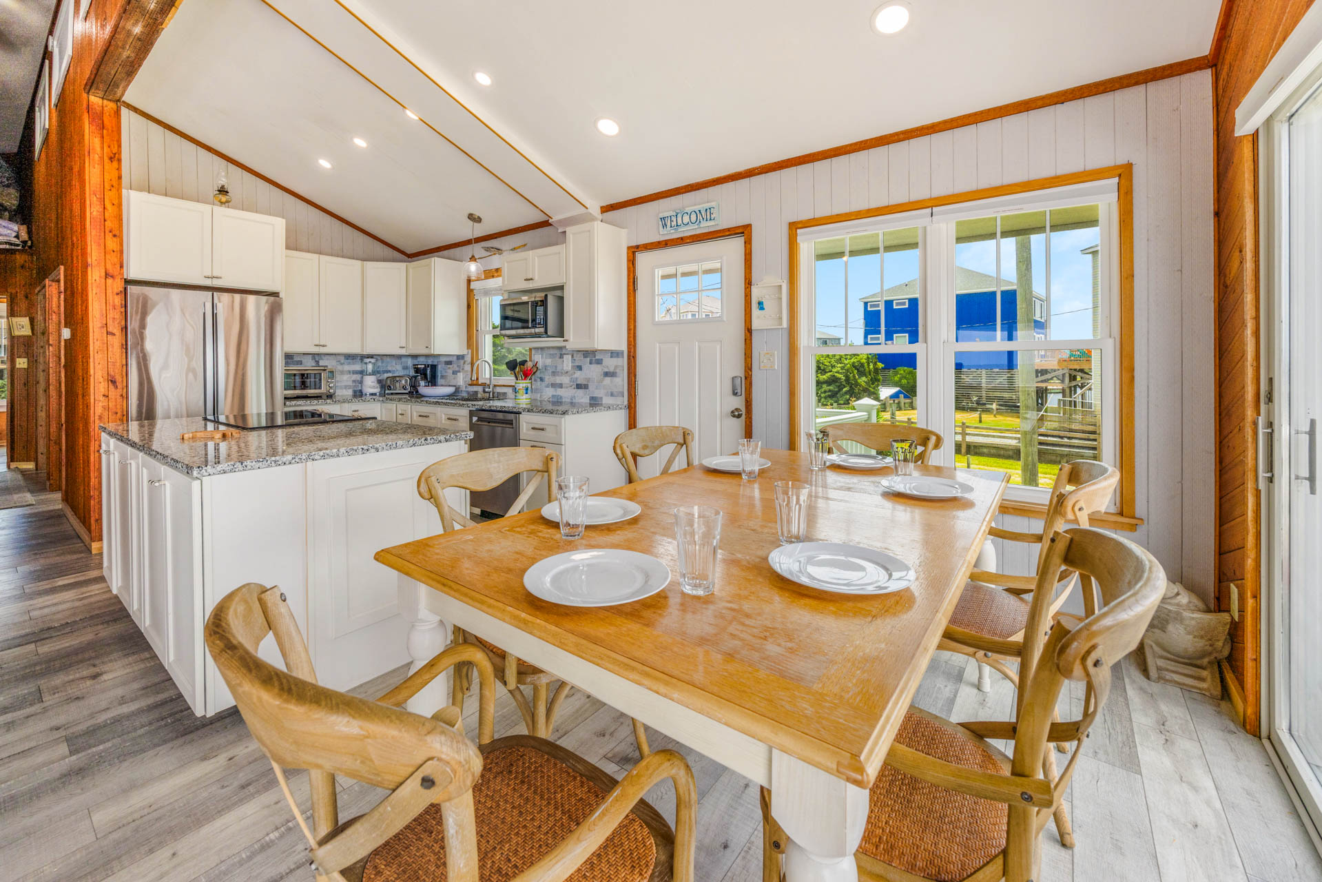 Surf Or Sound Realty 276 Penguin Point Dining Area 1