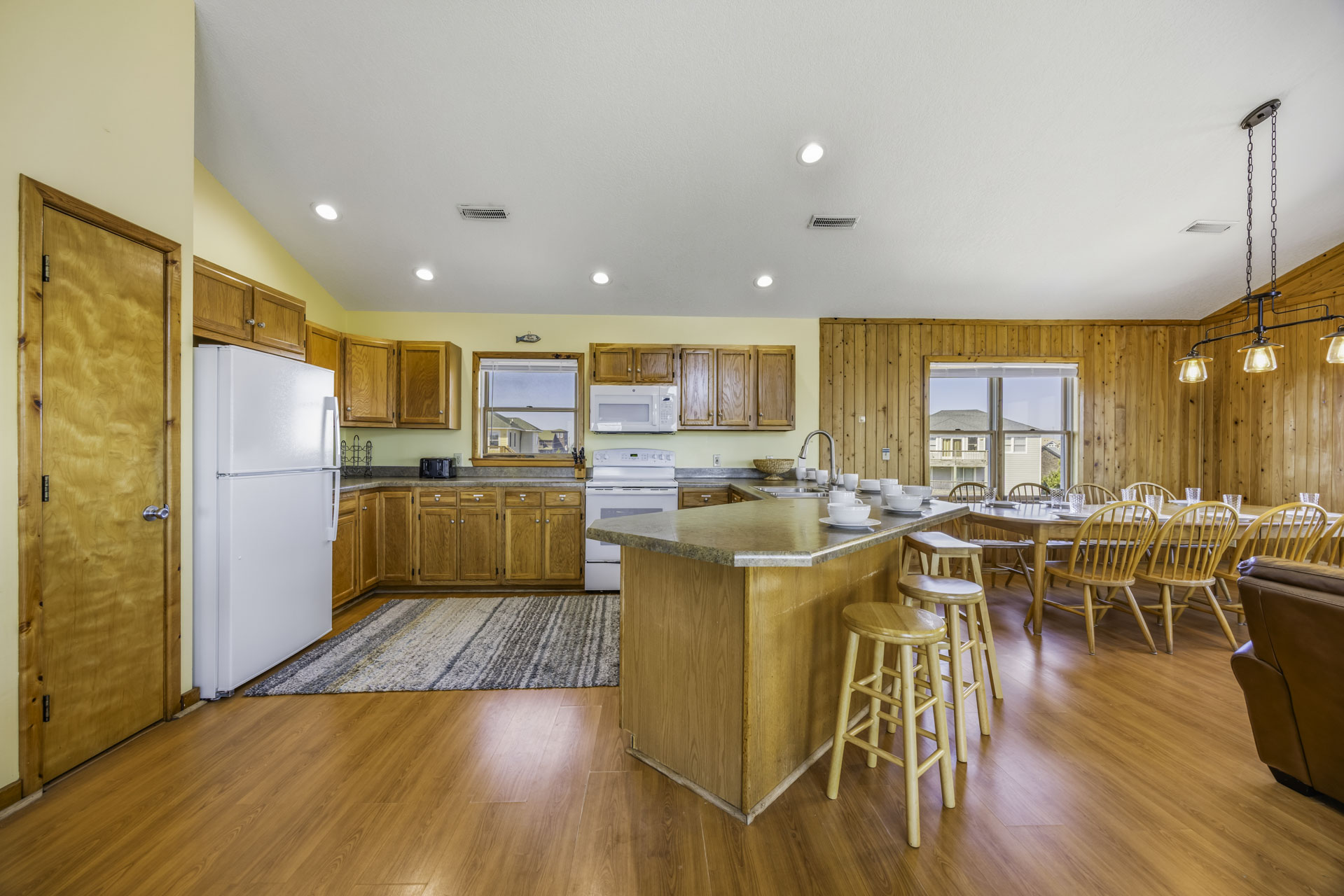 Surf Or Sound Realty 1245 Blue Wahoo Kitchen 3