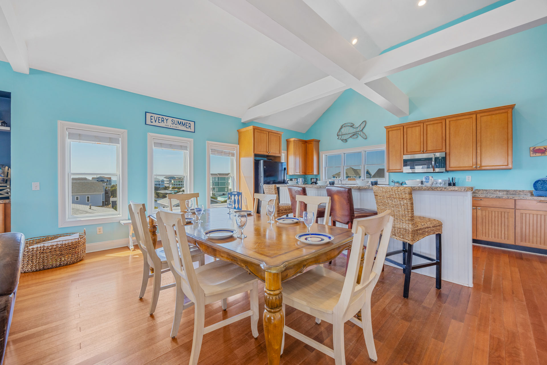 Surf Or Sound Realty 617 Promise Kept Dining Area 2