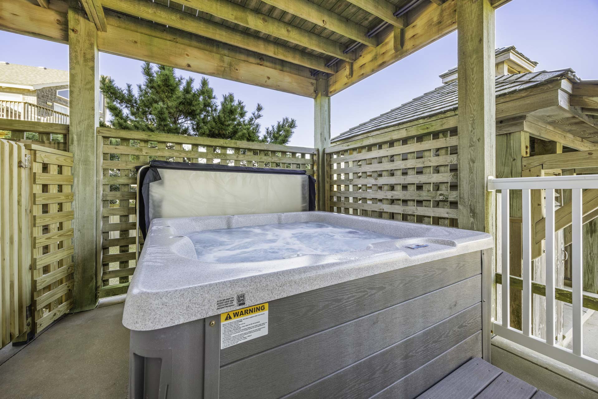 Surf Or Sound Realty 679 Sea Glass Hot Tub 1