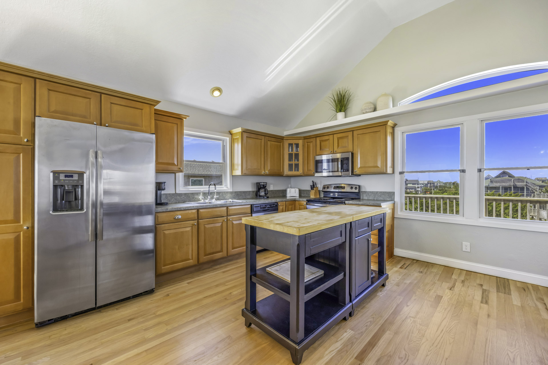 Surf Or Sound Realty 743 Champagne Views Kitchen 2