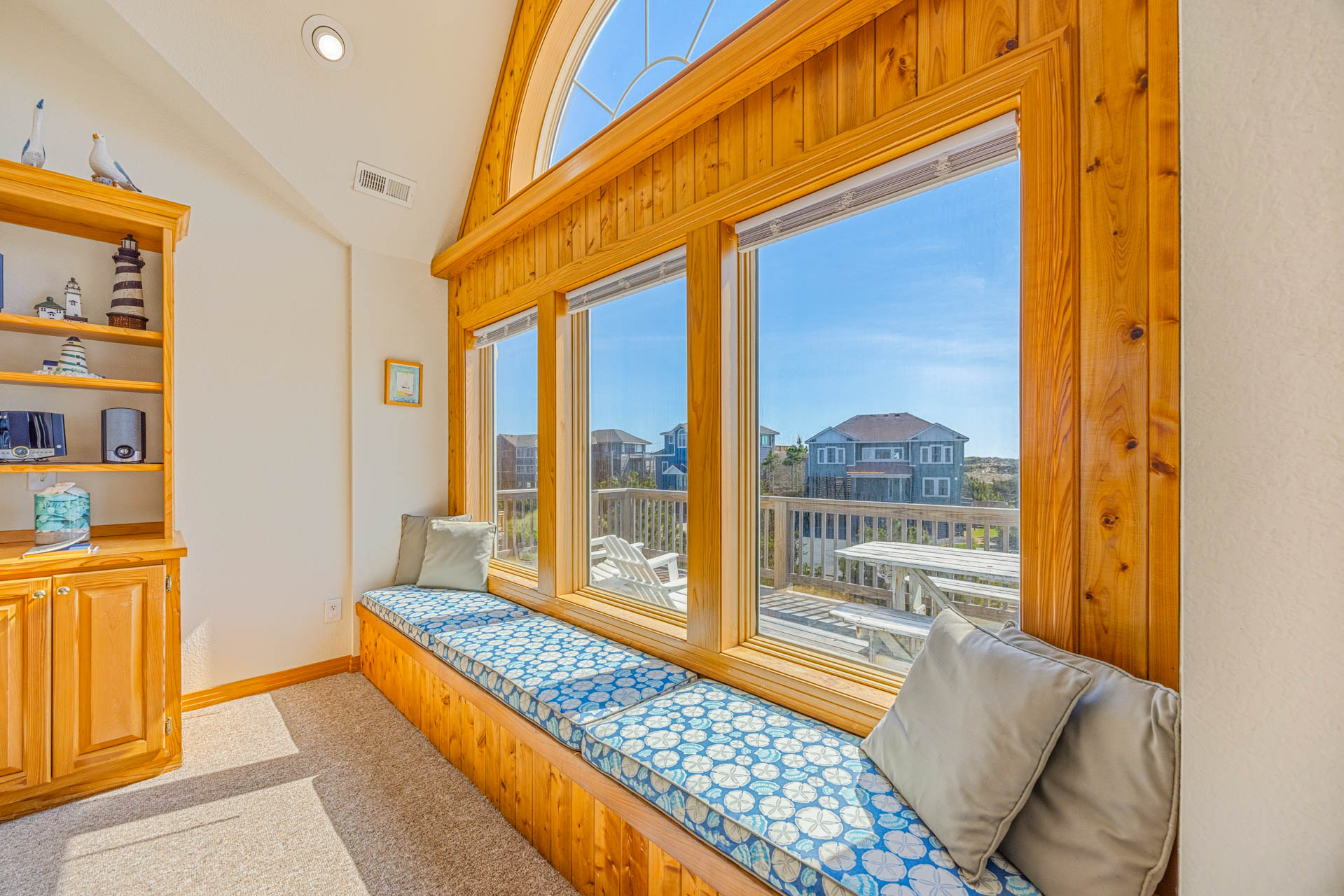 Surf Or Sound Realty 767 Beachcomber Great Room 4