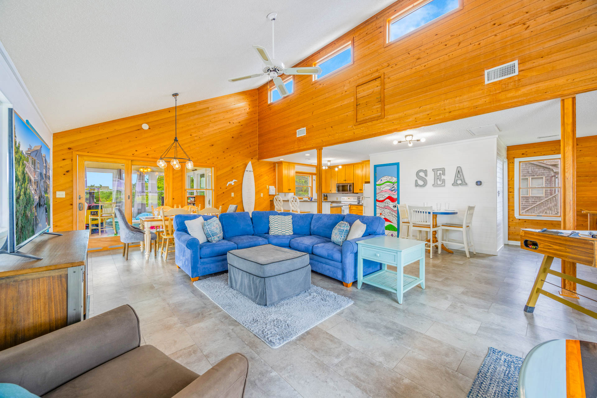 Surf Or Sound Realty 1216 Seaglasses Great Room 6