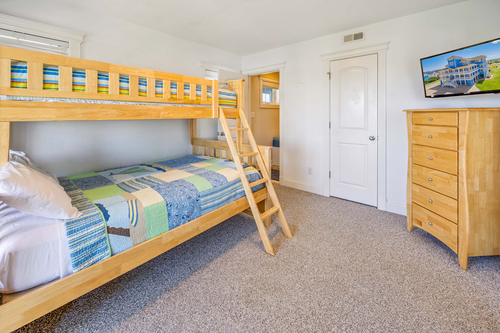 Surf Or Sound Realty 564 High Seas Bedroom 7