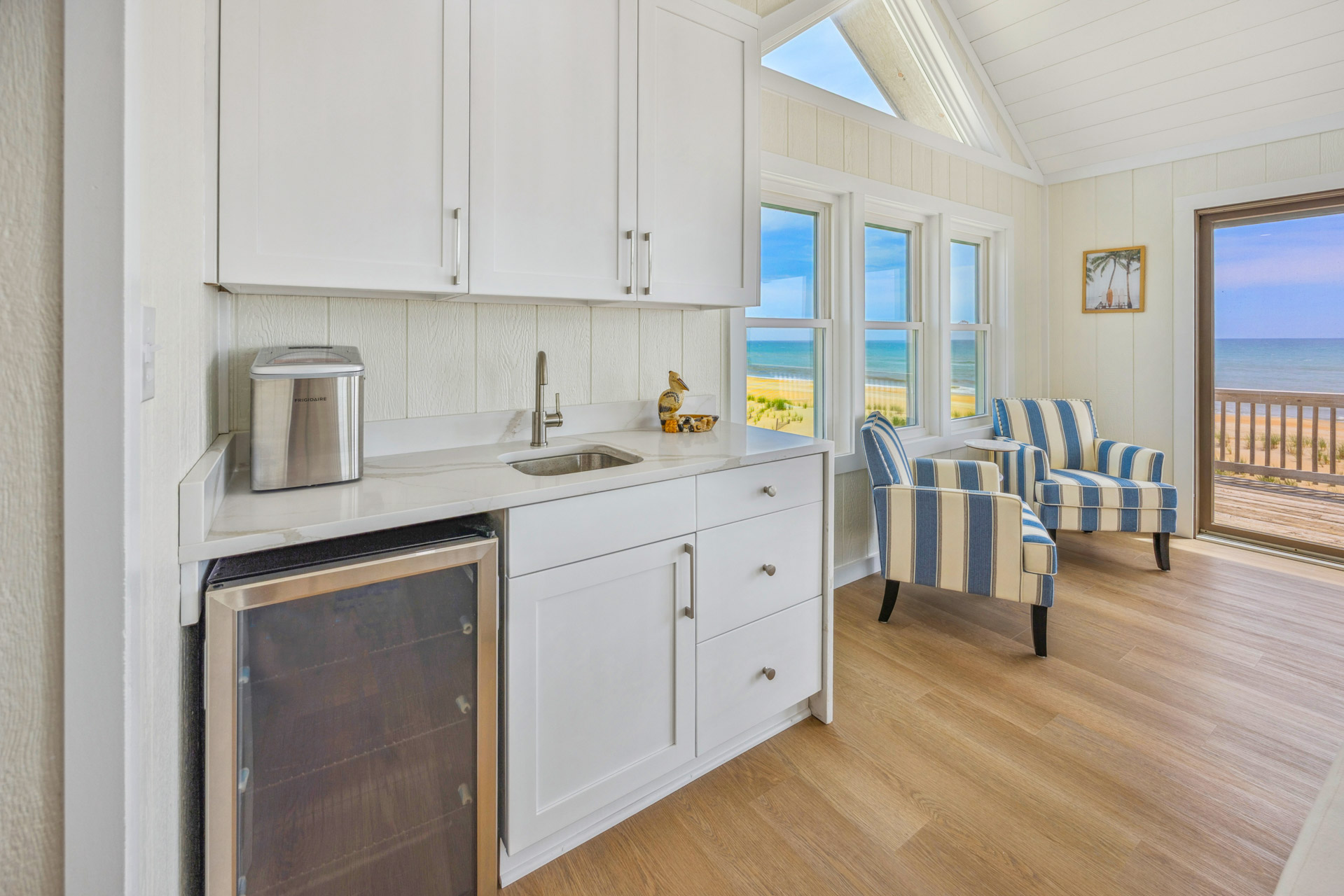 Surf Or Sound Realty 1214 Dream Gables Great Room 4