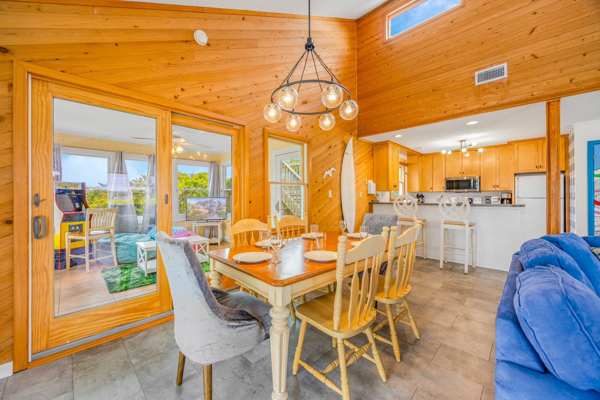 Surf Or Sound Realty 1216 Seaglasses Dining Area 1