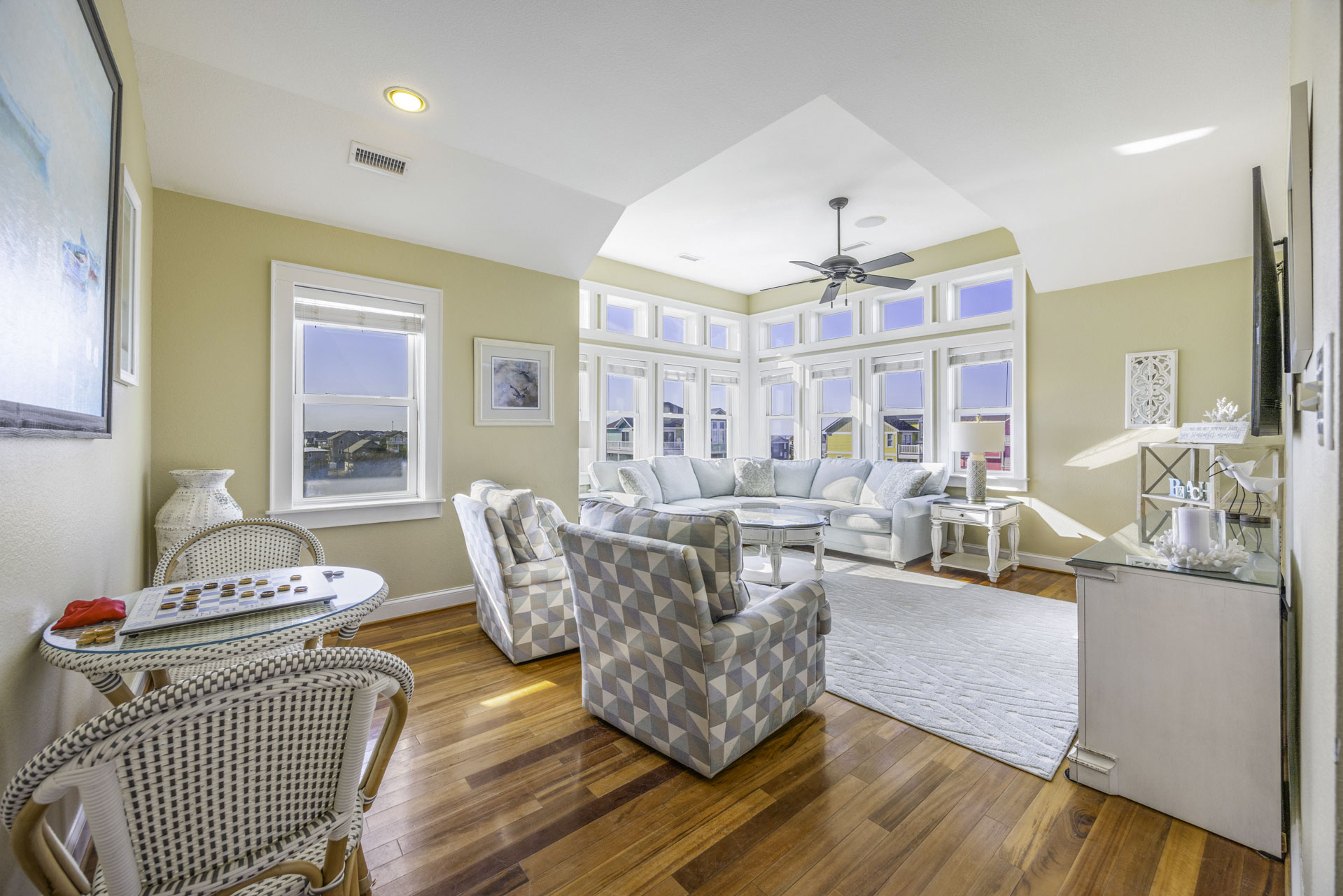 Surf Or Sound Realty 502 Tipsy Turtle Sitting Room 1