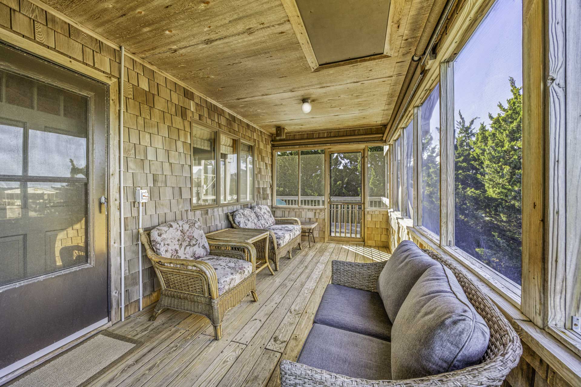 Surf Or Sound Realty 939 Drifter's Dock Porch 2