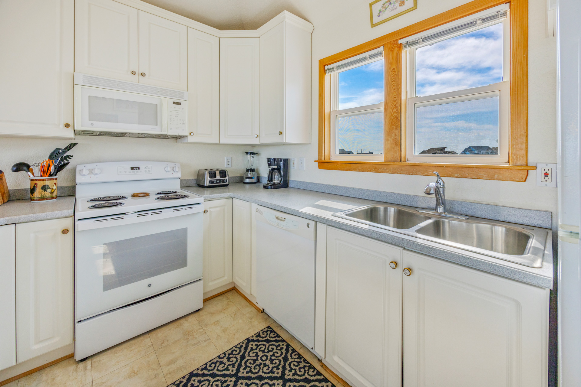 Surf Or Sound Realty 605 Intuition Kitchen 4