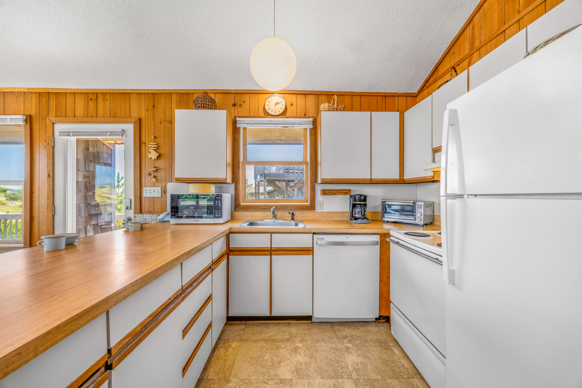 Surf Or Sound Realty 134 Aquarius Kitchen 3