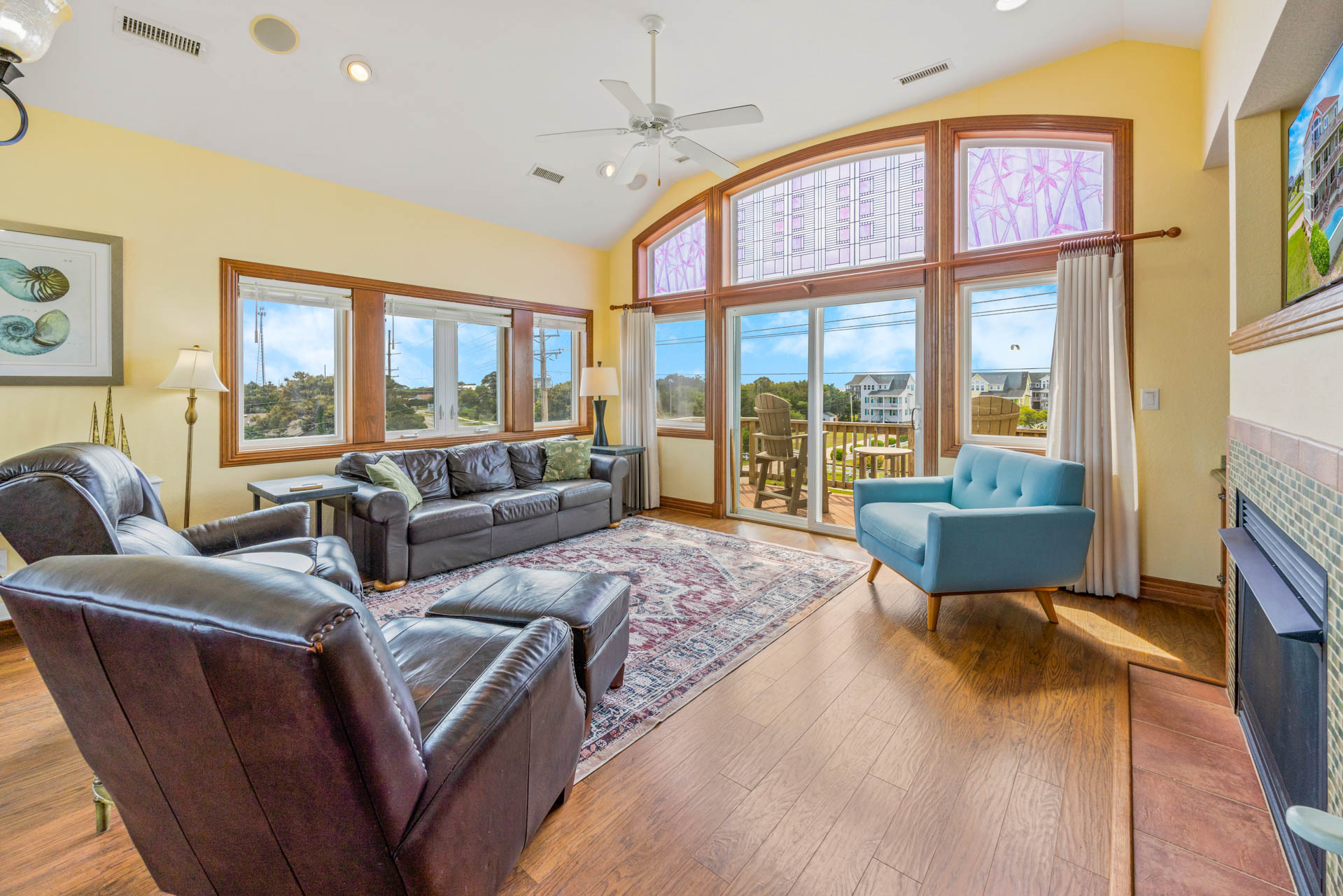 Surf Or Sound Realty 877 The People Sanctuary Great Room 1