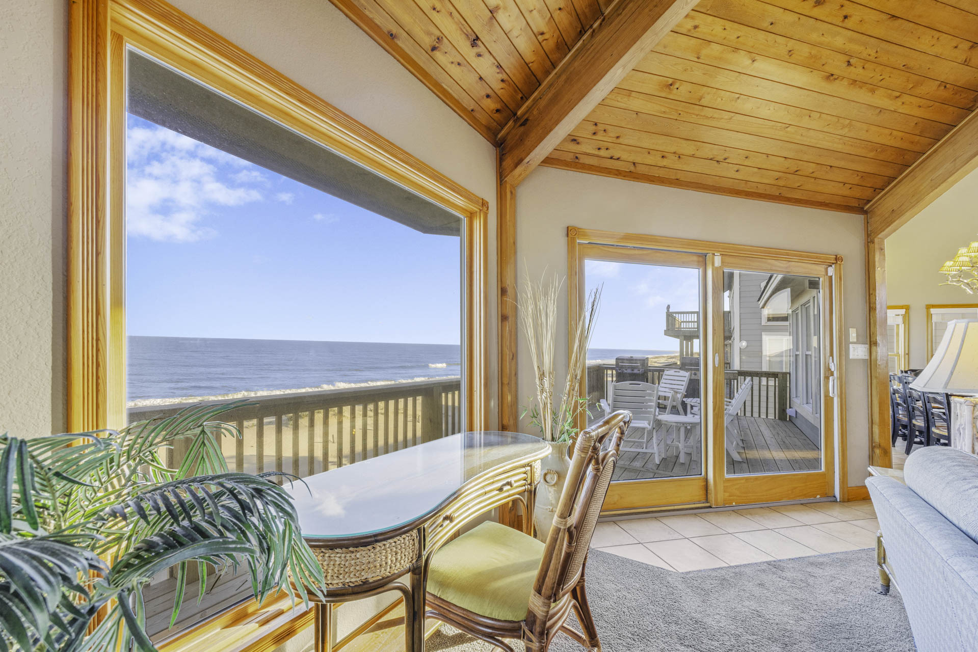 Surf Or Sound Realty 901 Flip Floppin Great Room 8