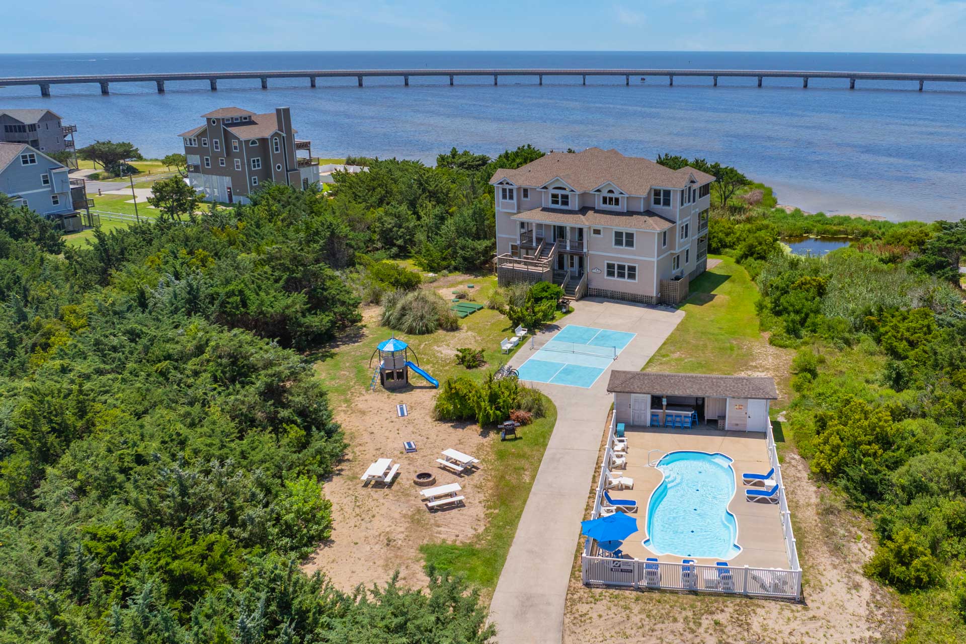 Surf Or Sound Realty 566 La Familia Exterior 1