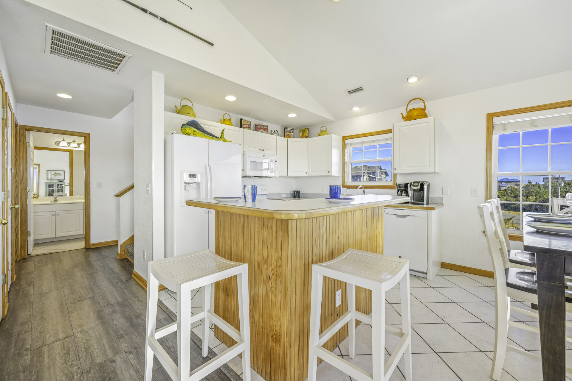 Surf Or Sound Realty 476 Changes In Attitude Kitchen 1