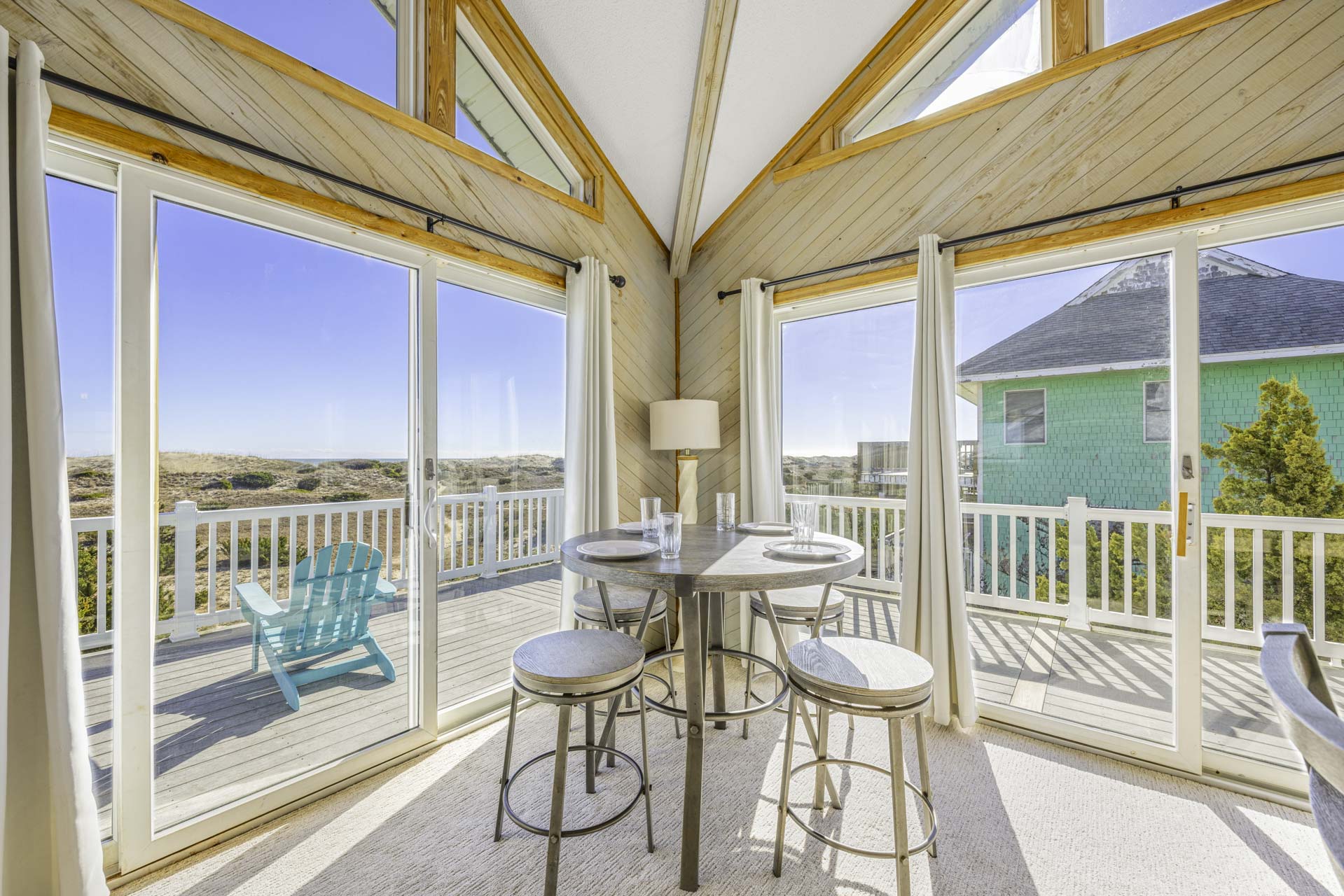 Surf Or Sound Realty 828 Peaceful Easy Feeling Dining Area 4