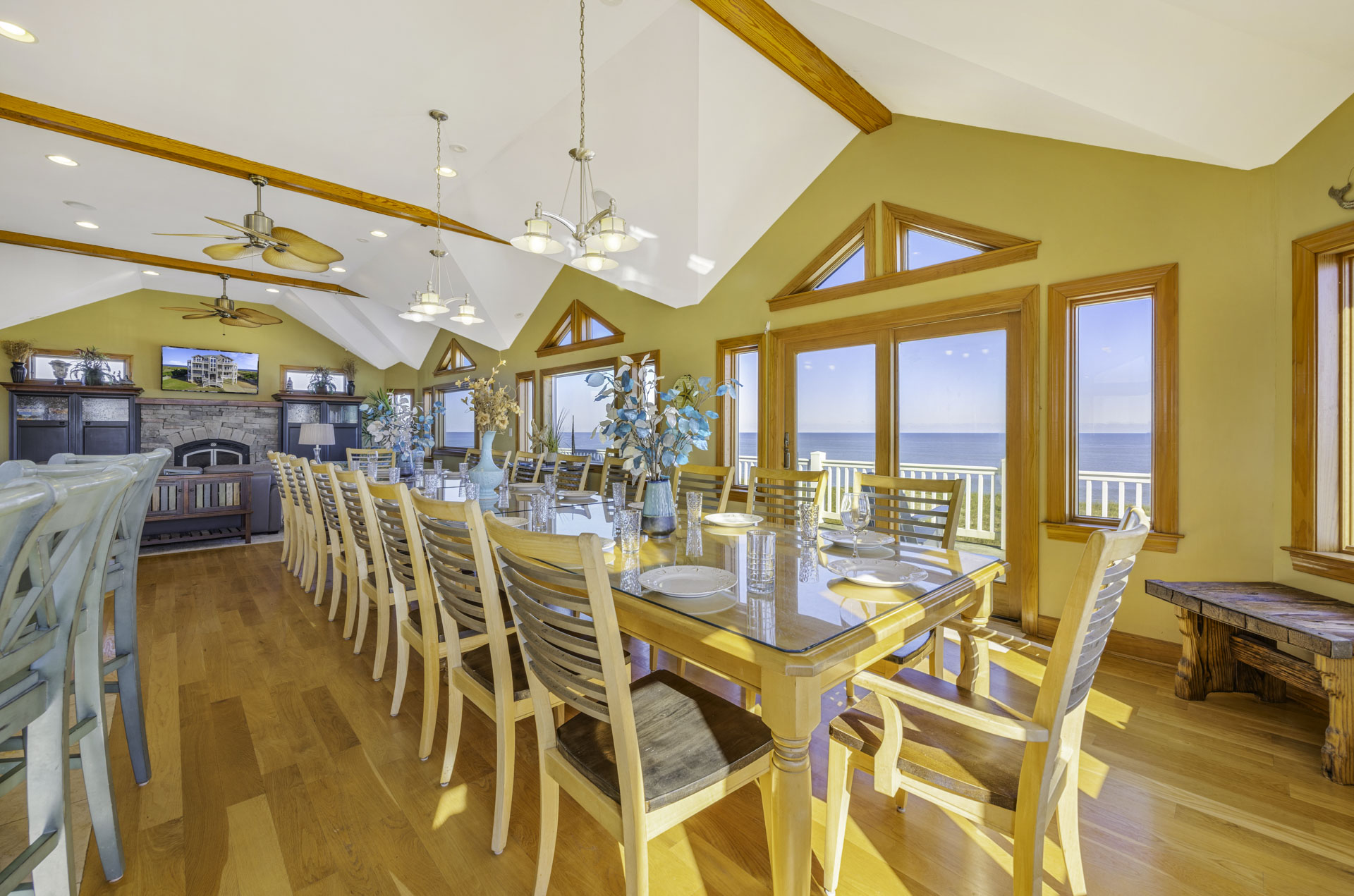 Surf Or Sound Realty 679 Sea Glass Dining Area 3