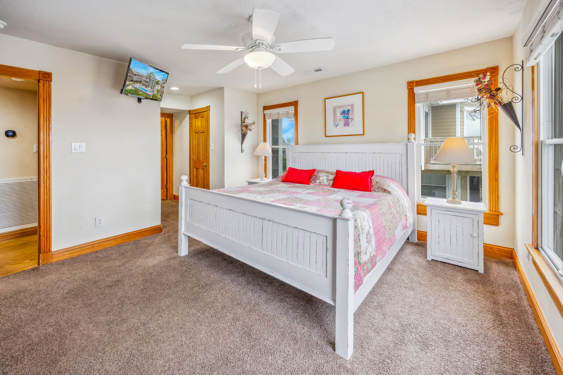 Surf Or Sound Realty 594 Hatteras Escape Bedroom 1 2