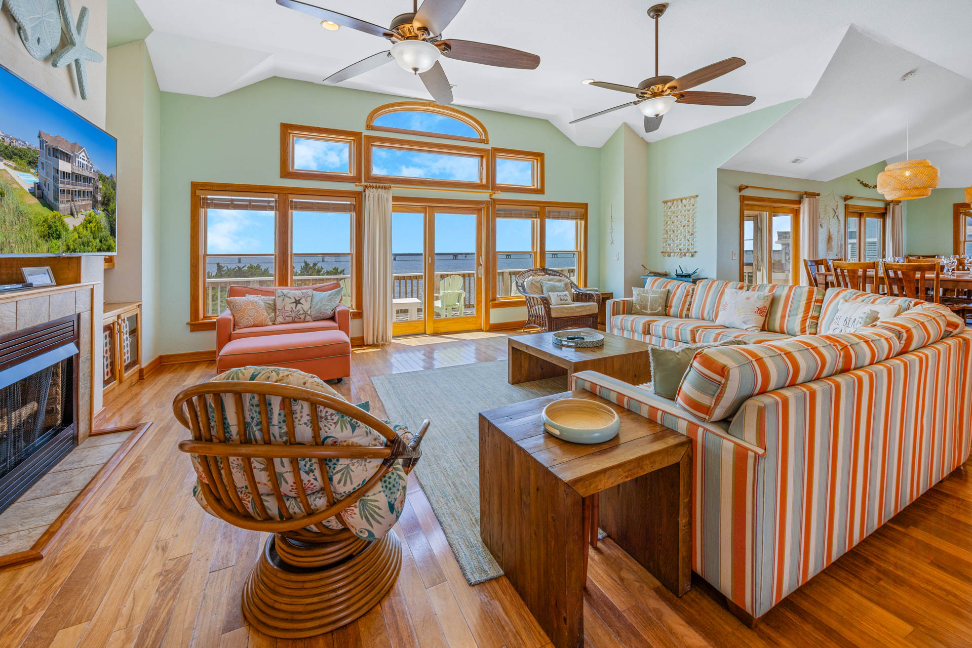 Surf Or Sound Realty 566 La Familia Great Room 1
