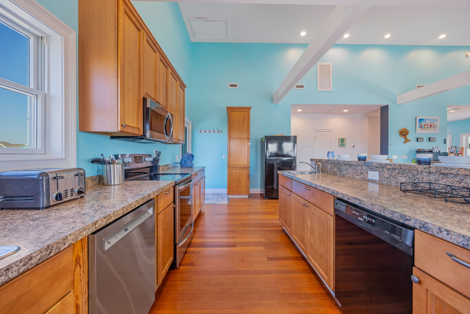 Surf Or Sound Realty 617 Promise Kept Kitchen 2
