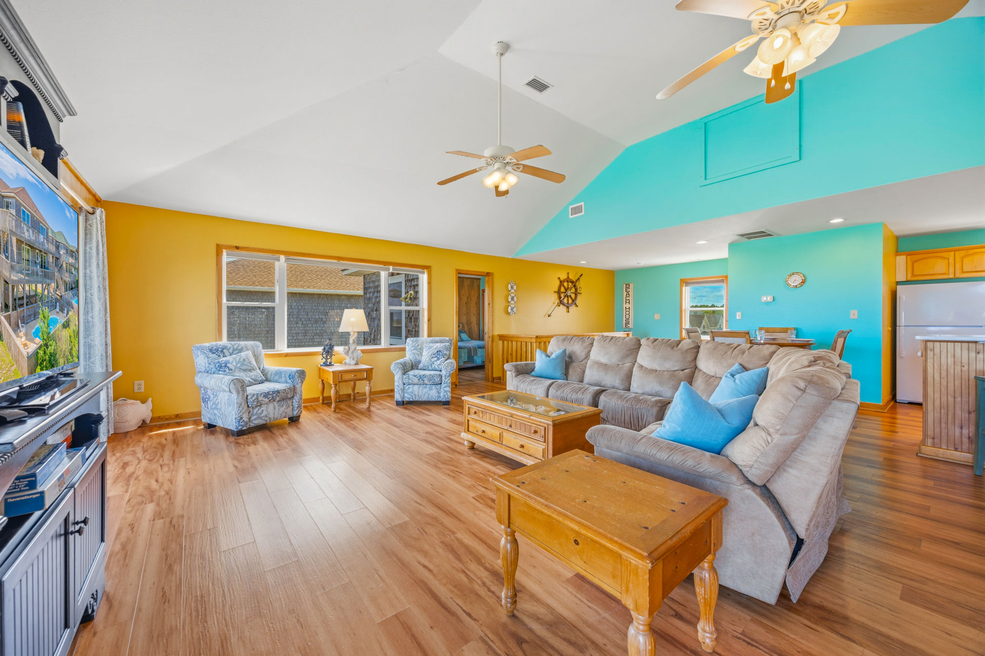 Surf Or Sound Realty 706 Beach Play Great Room 4