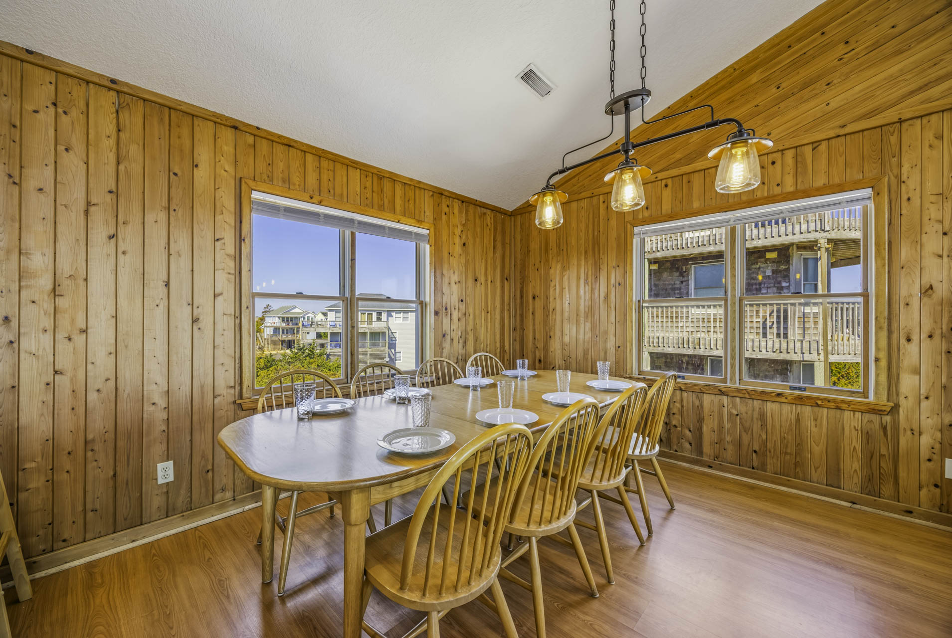 Surf Or Sound Realty 1245 Blue Wahoo Dining Area 1