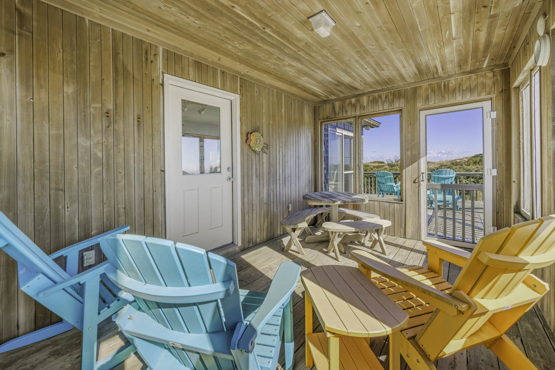 Surf Or Sound Realty 15 Driftwood Screened Porch 2