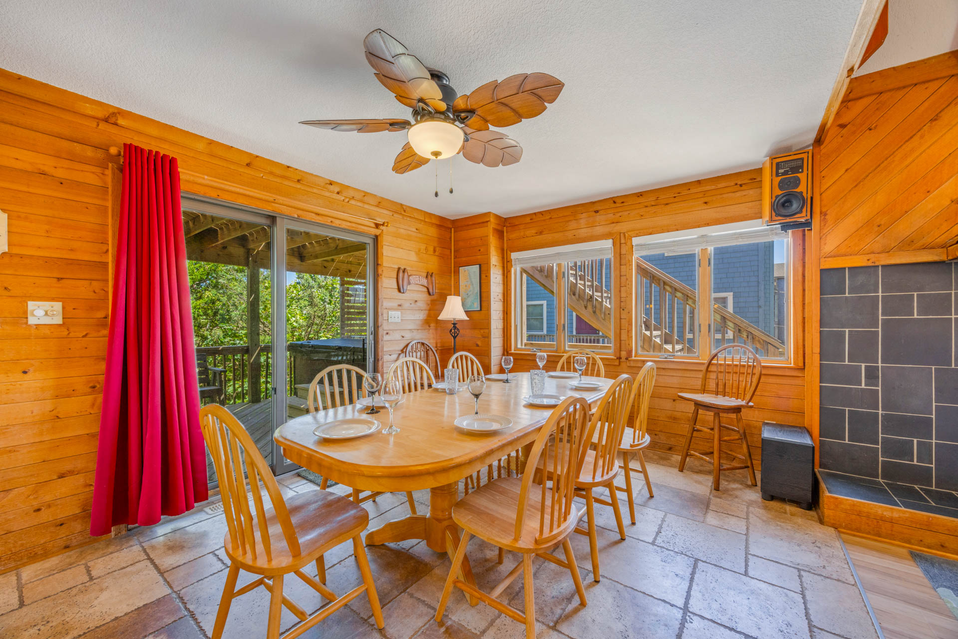Surf Or Sound Realty 1258 Idle Minds Dining Area 3