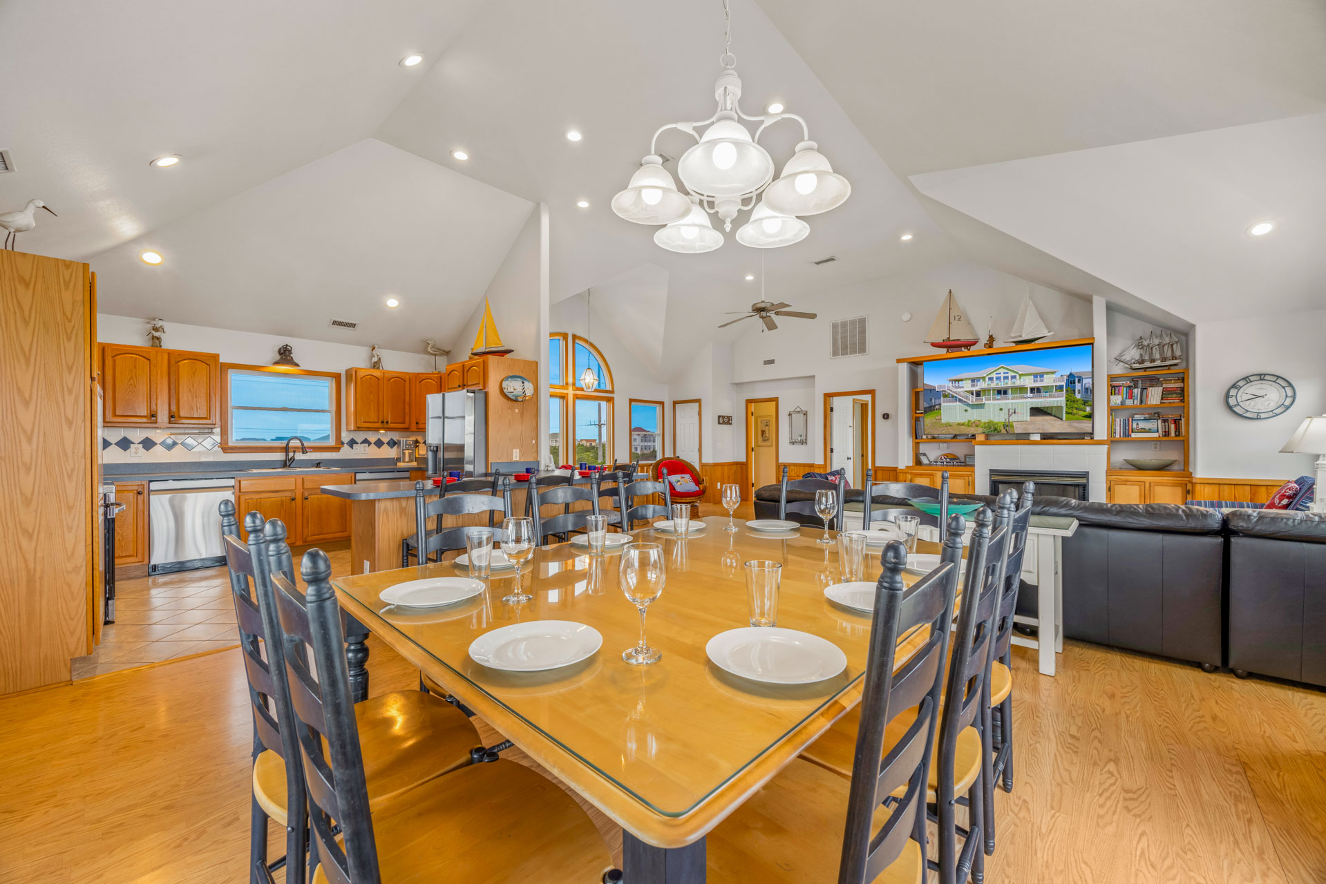 Surf Or Sound Realty 1250 Carolina Pearl Dining Area 2
