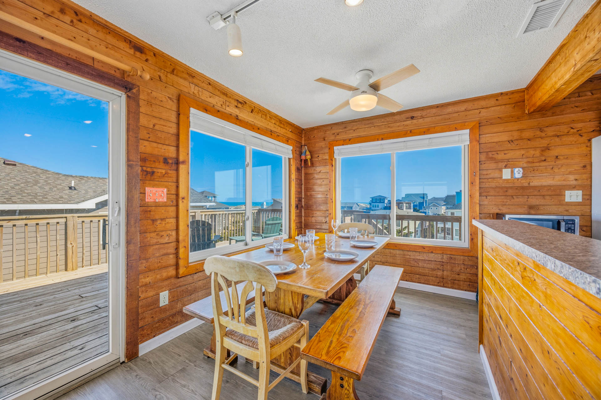 Surf Or Sound Realty 60 Bermuda Breeze Dining Area 2