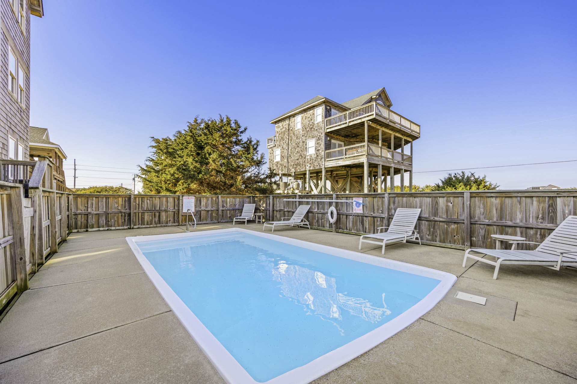 Surf Or Sound Realty 902 Triple Fins Pool Area 2