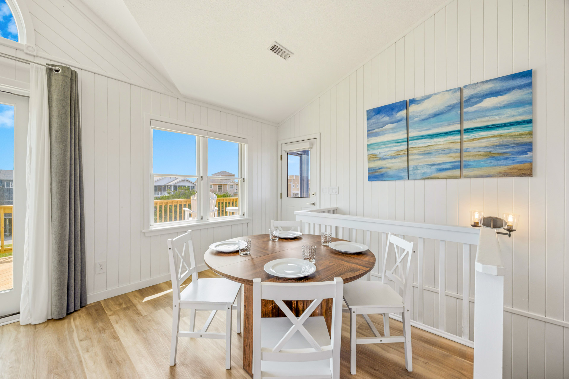 Surf Or Sound Realty 1245 Blue Wahoo Dining Area 2