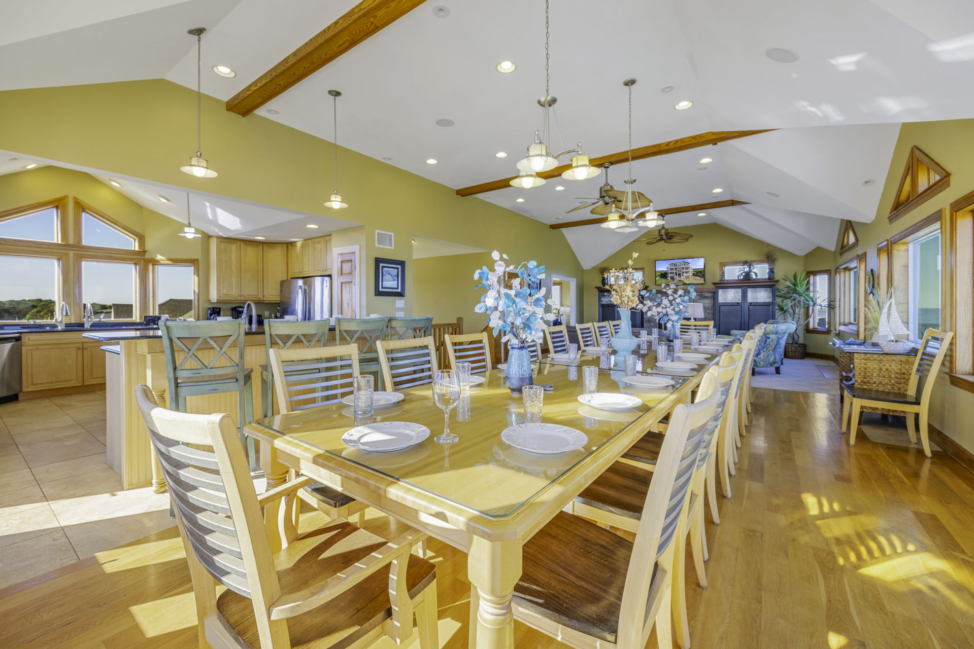 Surf Or Sound Realty 679 Sea Glass Dining Area 4