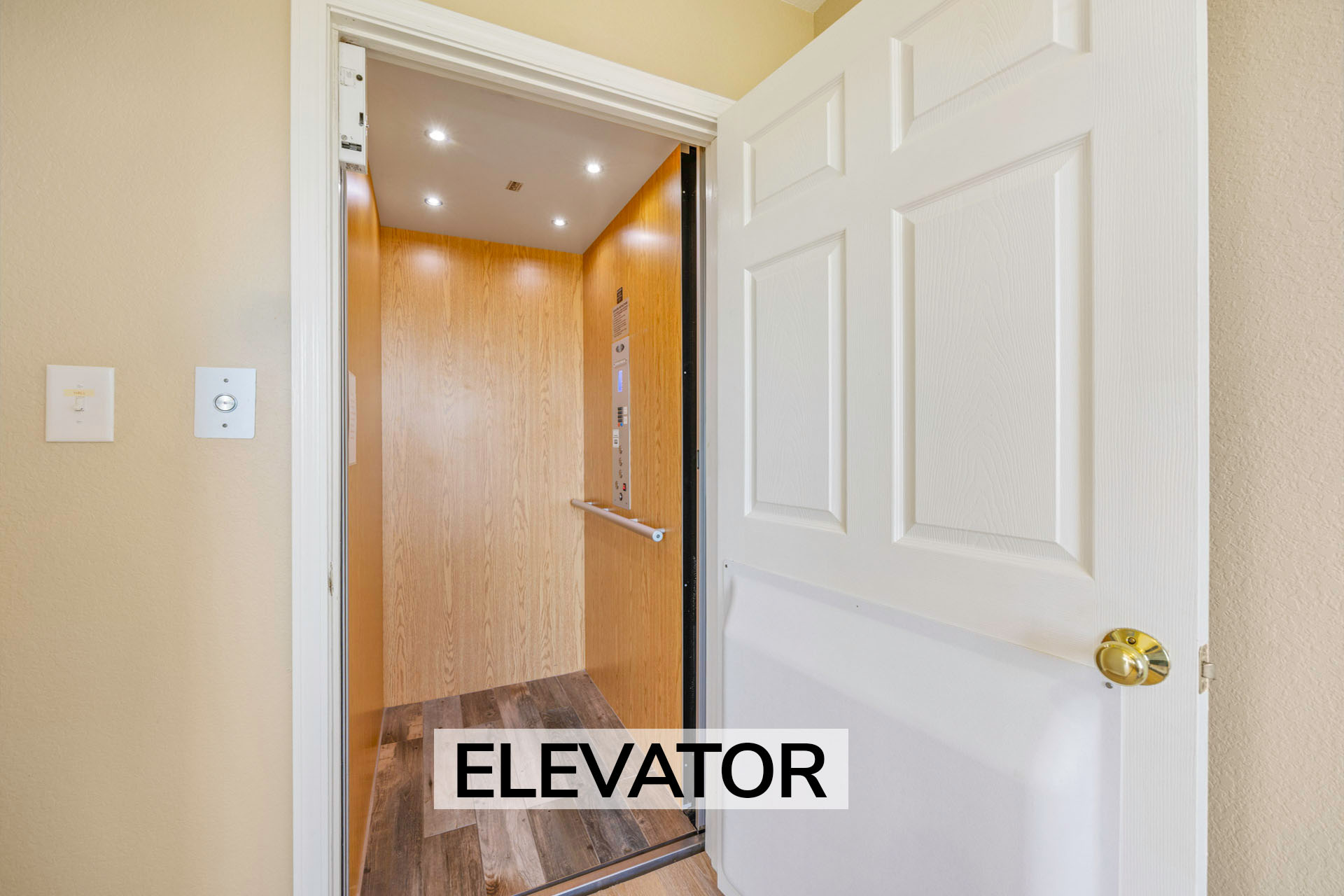 Surf Or Sound Realty 967 Sailor's Delight Elevator Label