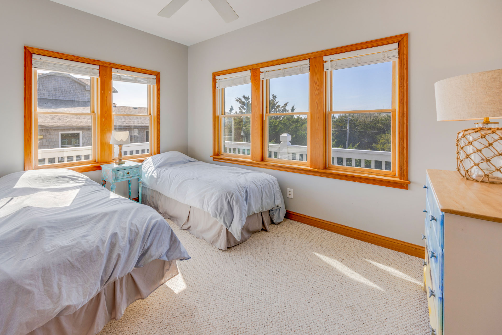 Surf Or Sound Realty 377 Hatteras Moon Bedroom 2