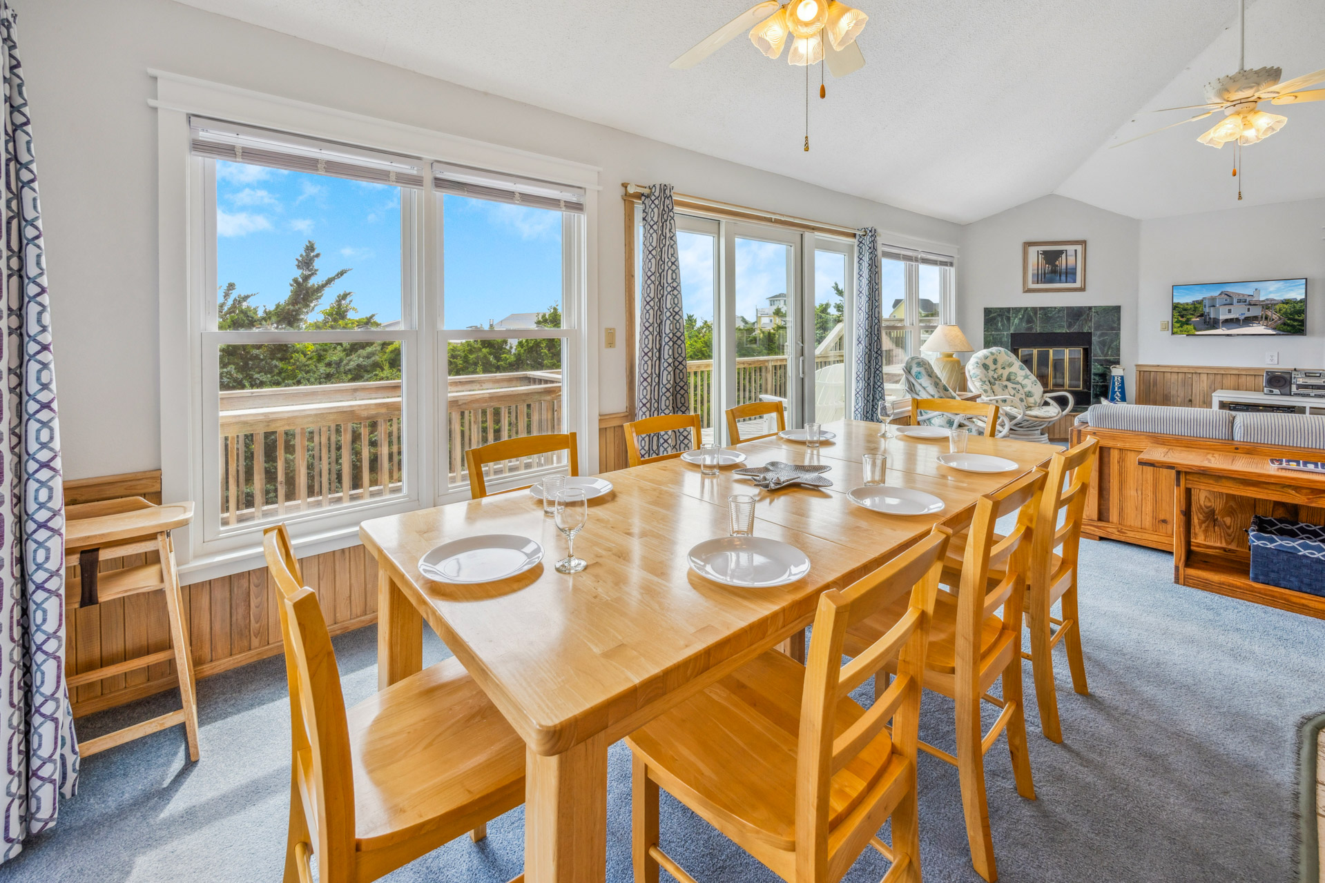 Surf Or Sound Realty 32 Ocean Escape Dining Area 1