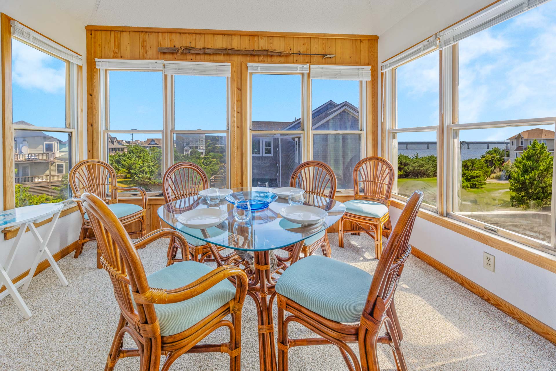 Surf Or Sound Realty 389 Salty Dawg Dining Area 4